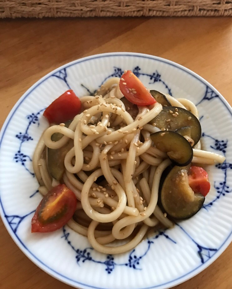 ナスとミニトマトの焼きうどん