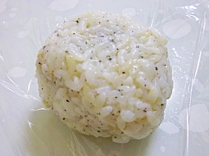 ごま油で風味豊か ごまマヨおにぎり レシピ 作り方 By へんてこぽこりんママ 楽天レシピ ごま油で風味豊か ごまマヨおにぎり レシピ 作り方 By へんてこぽこりんママ 楽天レシピ