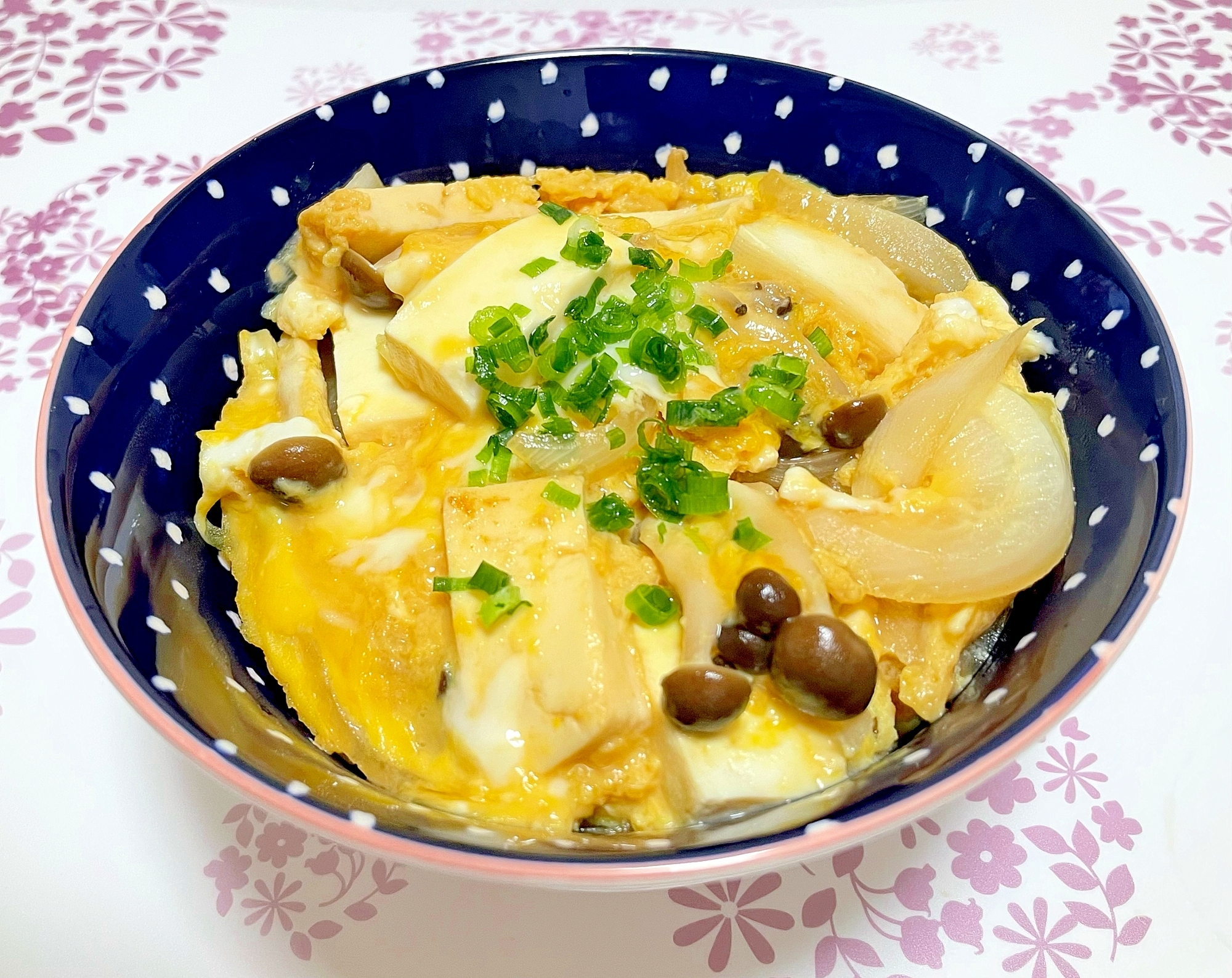 豆腐としめじのふわとろ玉子丼