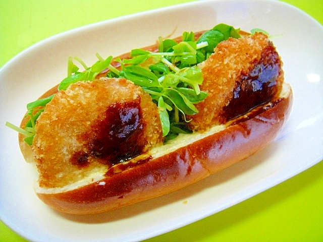 コロッケと豆苗のわさびマヨサンド