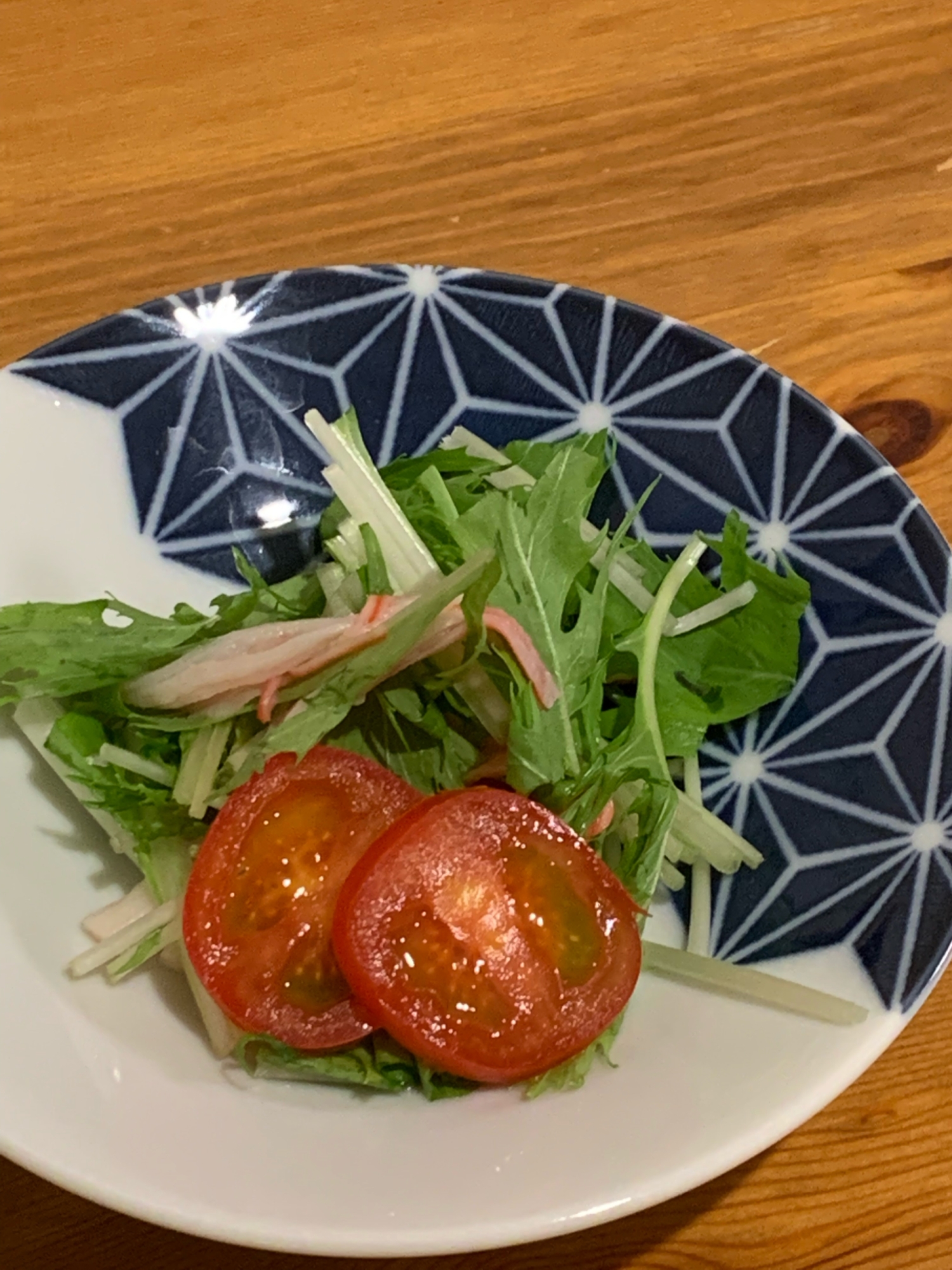 水菜、カニカマ、トマトのサラダ