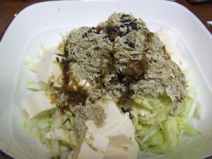 とろろ昆布で豆腐とキャベツのサラダ