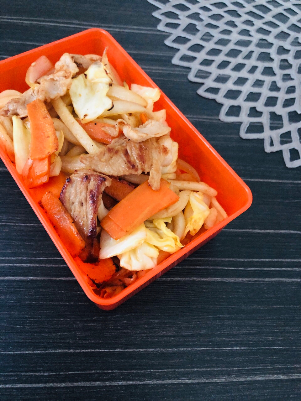 お弁当に☆野菜たっぷり焼肉うどん