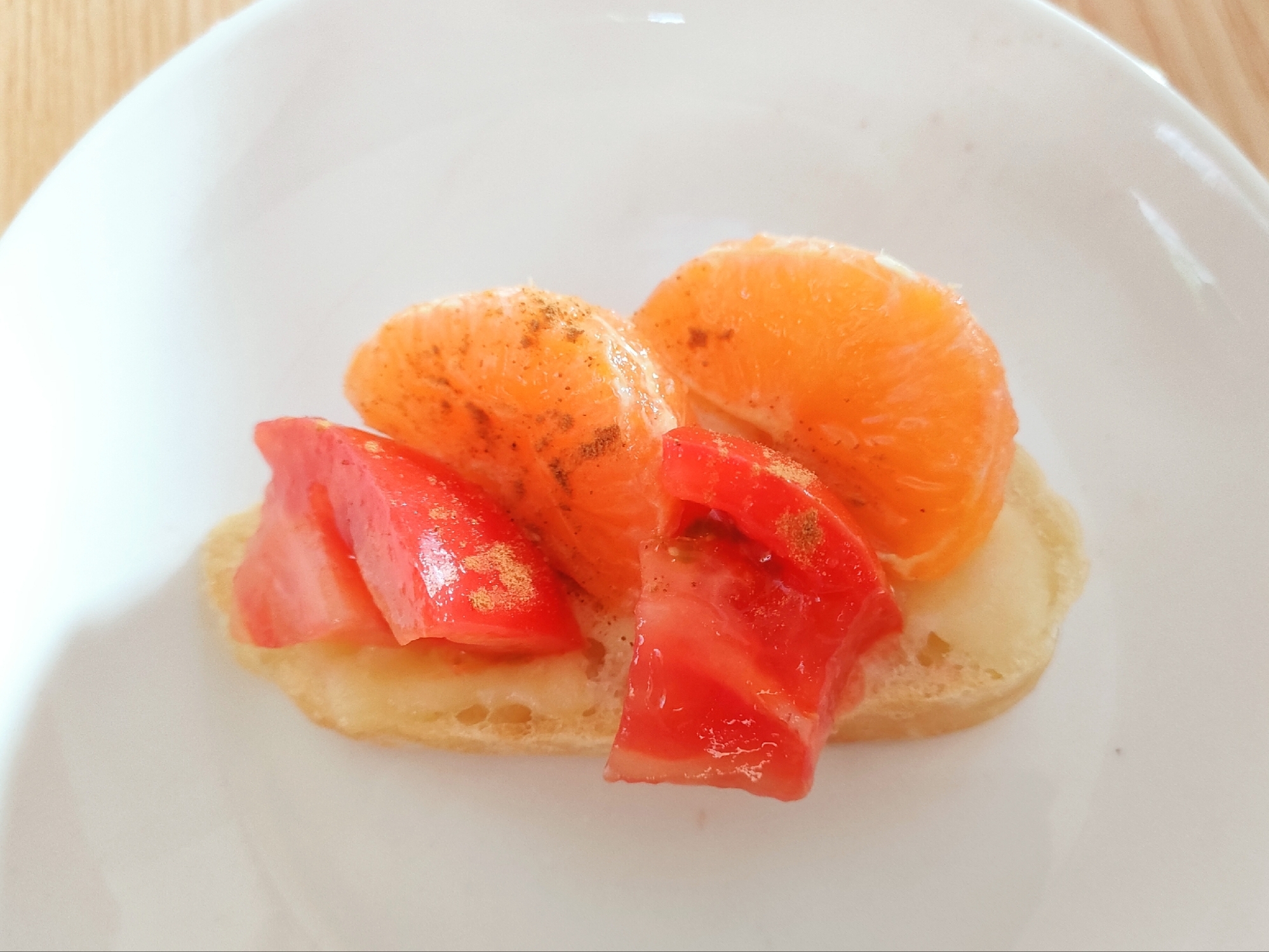 トマトとなつみのチーズトースト
