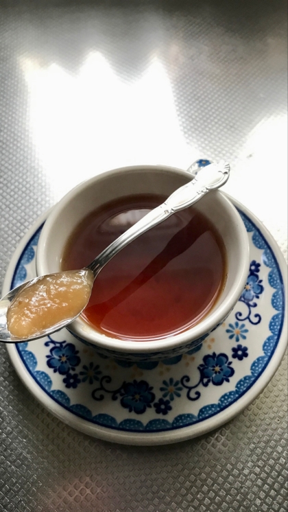 梨ジャム入り紅茶