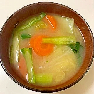 白菜と小松菜とにんじんの味噌汁