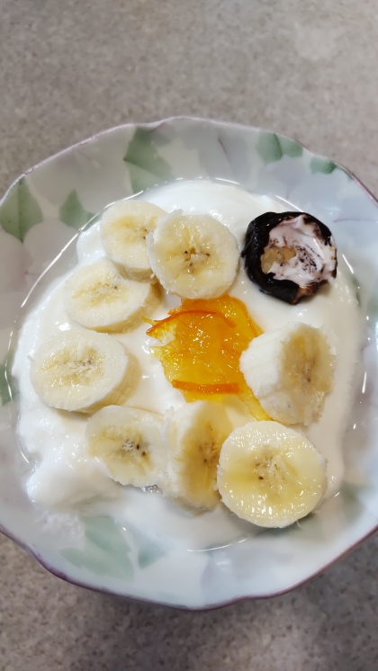 今日のヨーグルト♡バナナジャムチョコのせて