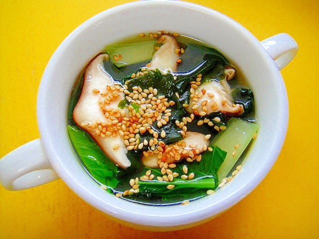 椎茸と小松菜わかめの中華スープ