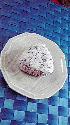 塩麹ごはんでゆかりおにぎり