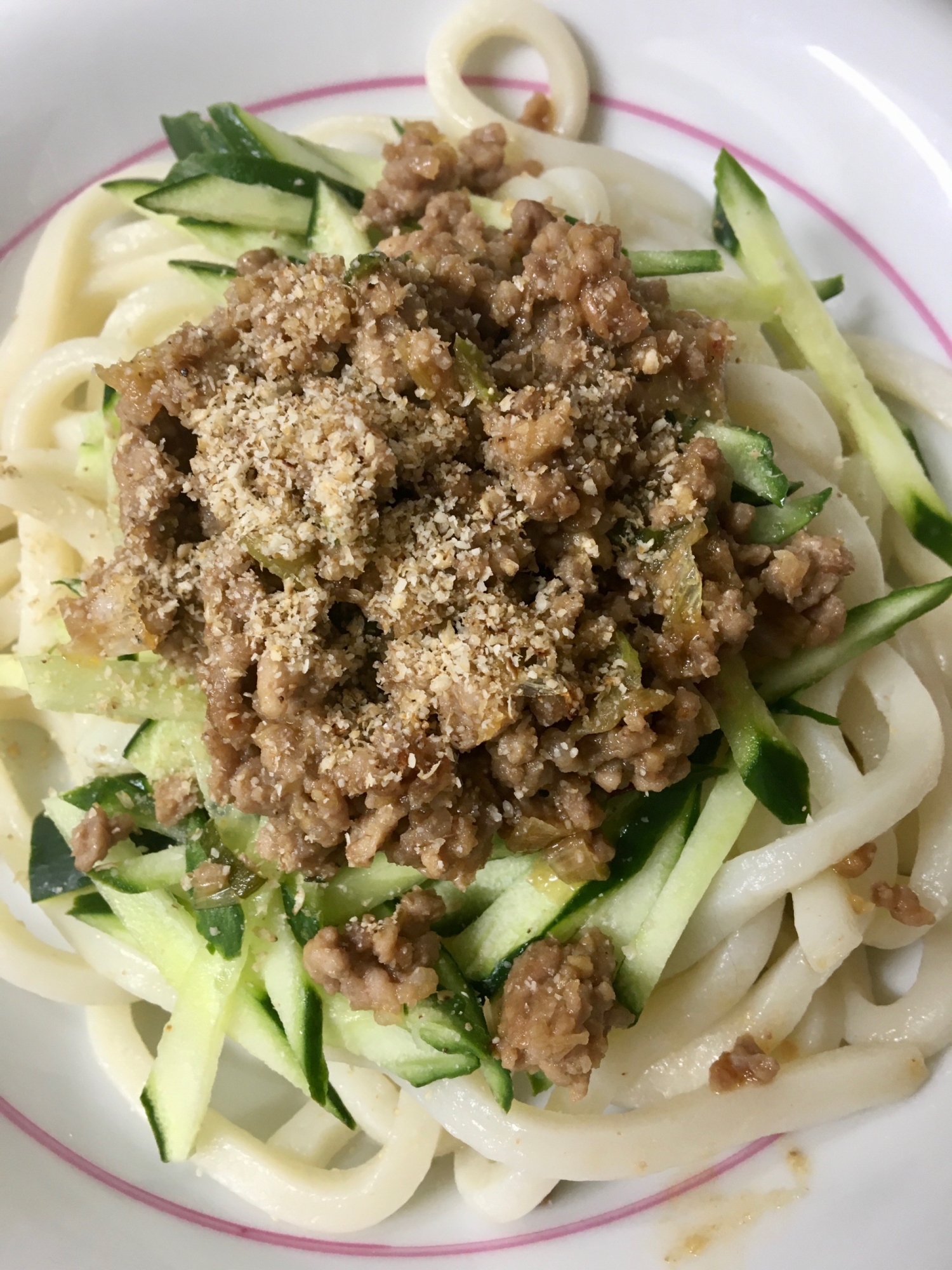 冷やし肉味噌うどん、ピリ辛で。