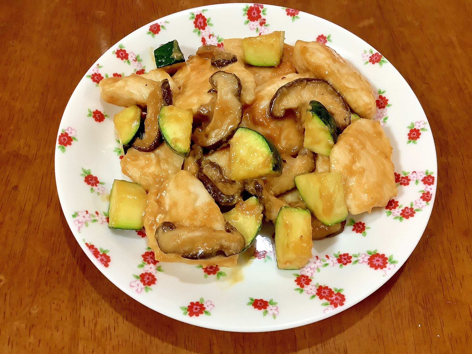 鶏胸肉とズッキーニの味噌炒め