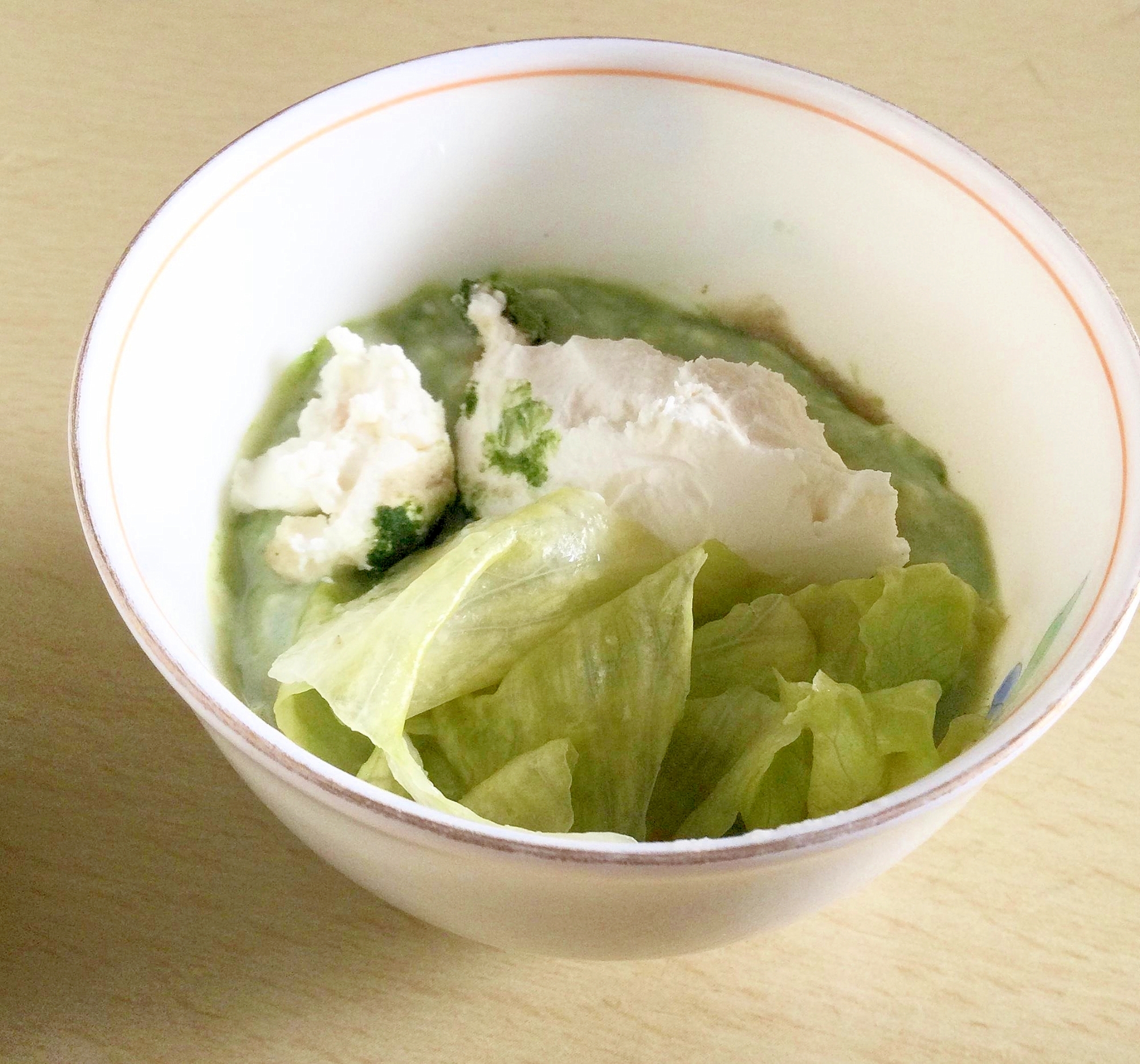 クリームチーズレタス乗せ♡明日葉ヨーグルト♪