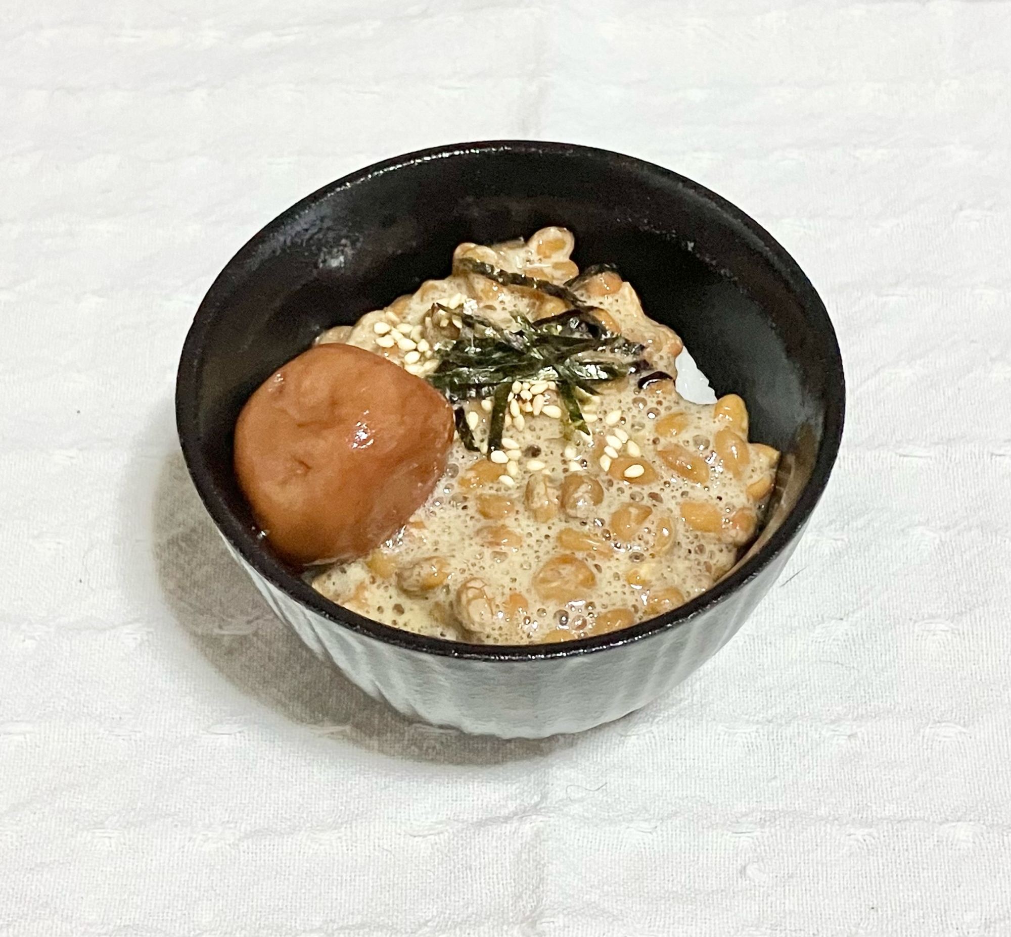 簡単☆梅干しのせ納豆ご飯