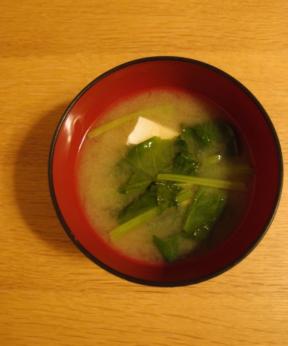 ほうれん草と絹ごし豆腐の味噌汁