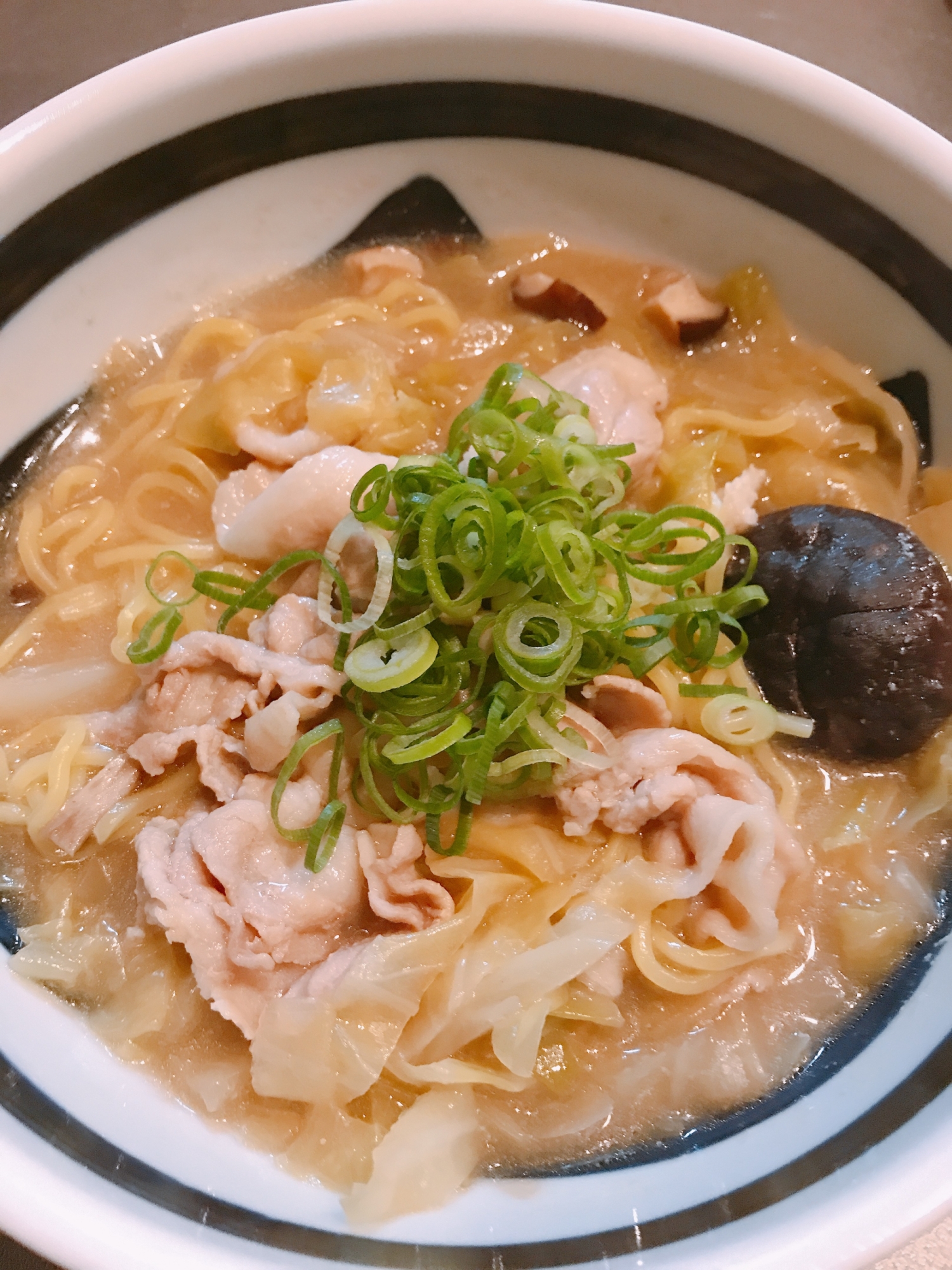 とんこつ鍋つゆで！ちゃんぽん風ラーメン