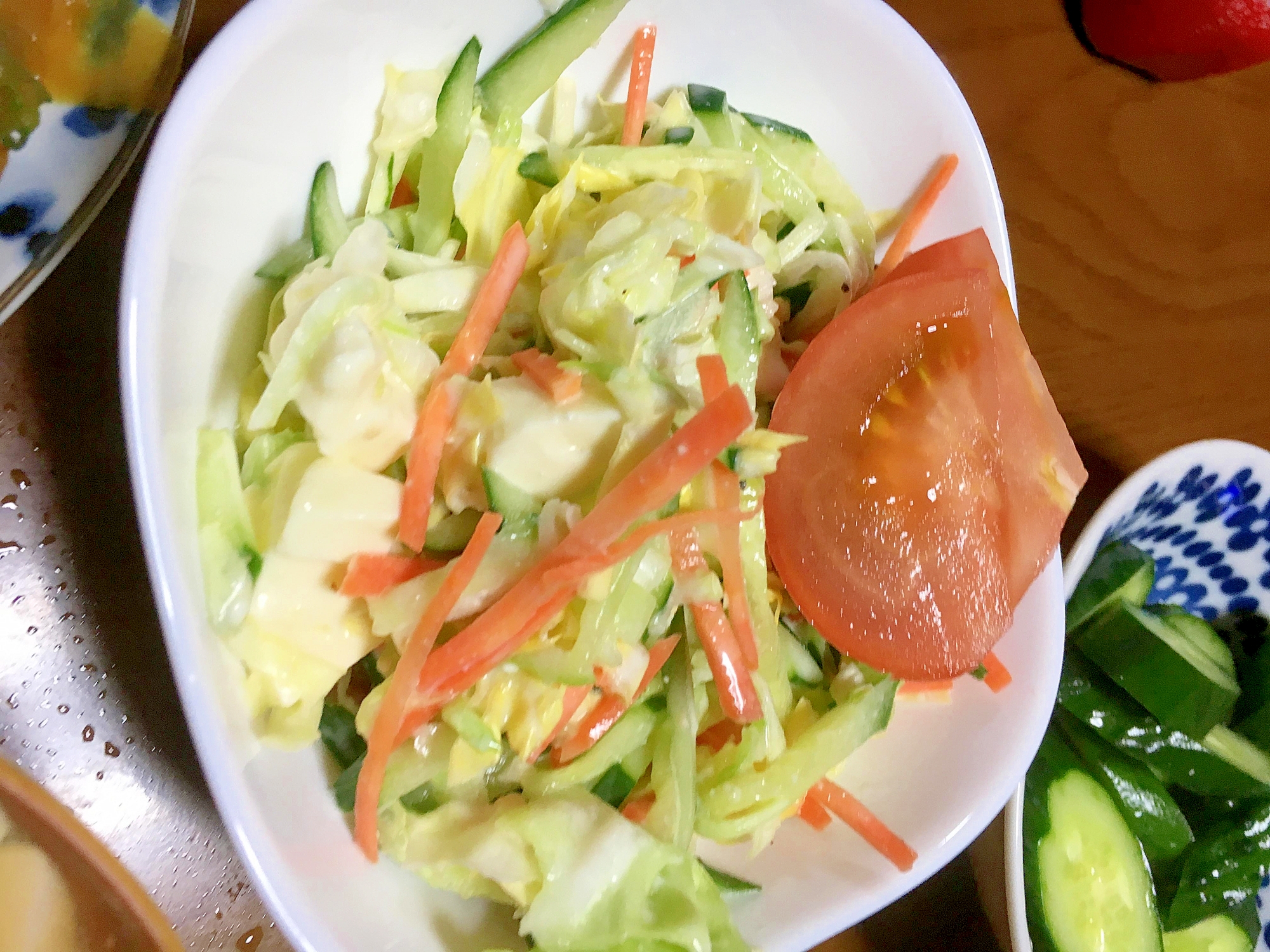 千切り野菜とチーズのシーザーサラダ