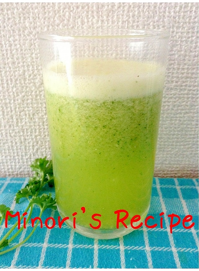 パセリとパイナップルのミックスジュース♪ レシピ・作り方 by Minori_ohisamanotikara｜楽天レシピ