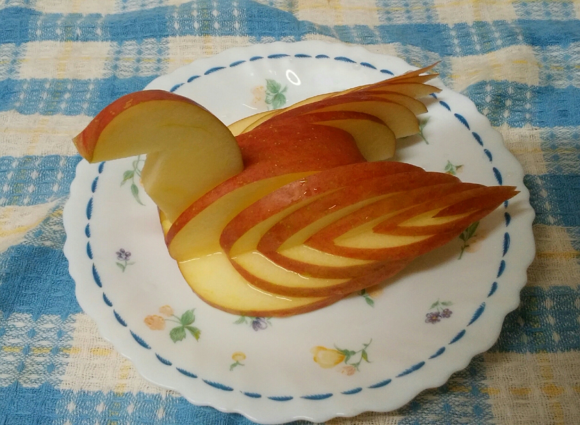 誰でもできる りんごの飾り切り 白鳥 レシピ 作り方 By ゆきゆき7954 楽天レシピ