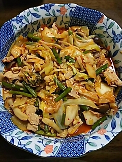 キャベツを入れるのは初めてでした！白菜だけよりも少しだけ甘味が出て、食感が良くなって美味しかったです★キャベツを使える料理を探していたので、ピッタリでした！