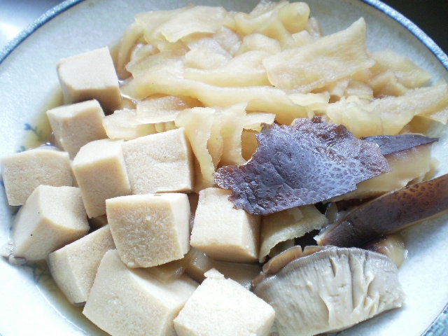 かんぴようと干し椎茸と高野豆腐の煮物