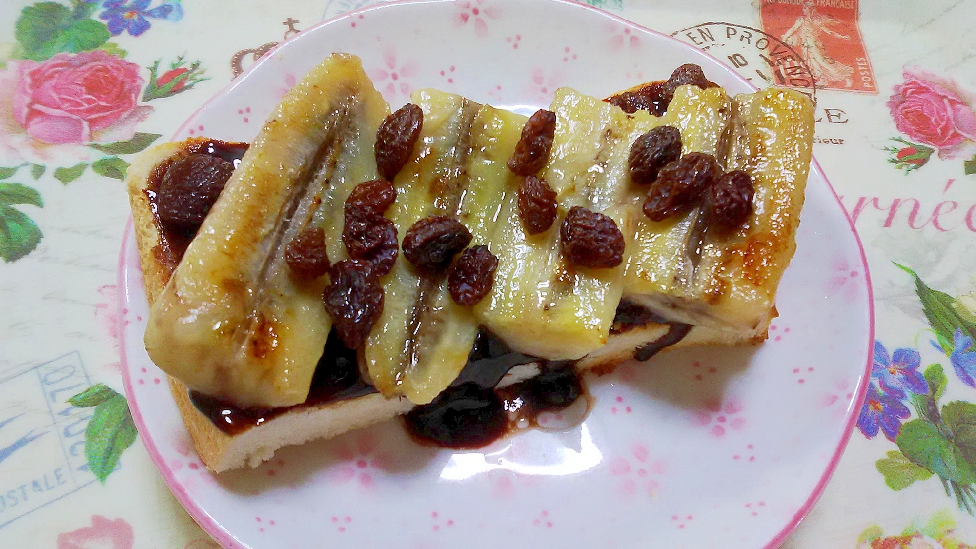 焼きバナナとレーズンのチョコソーストースト