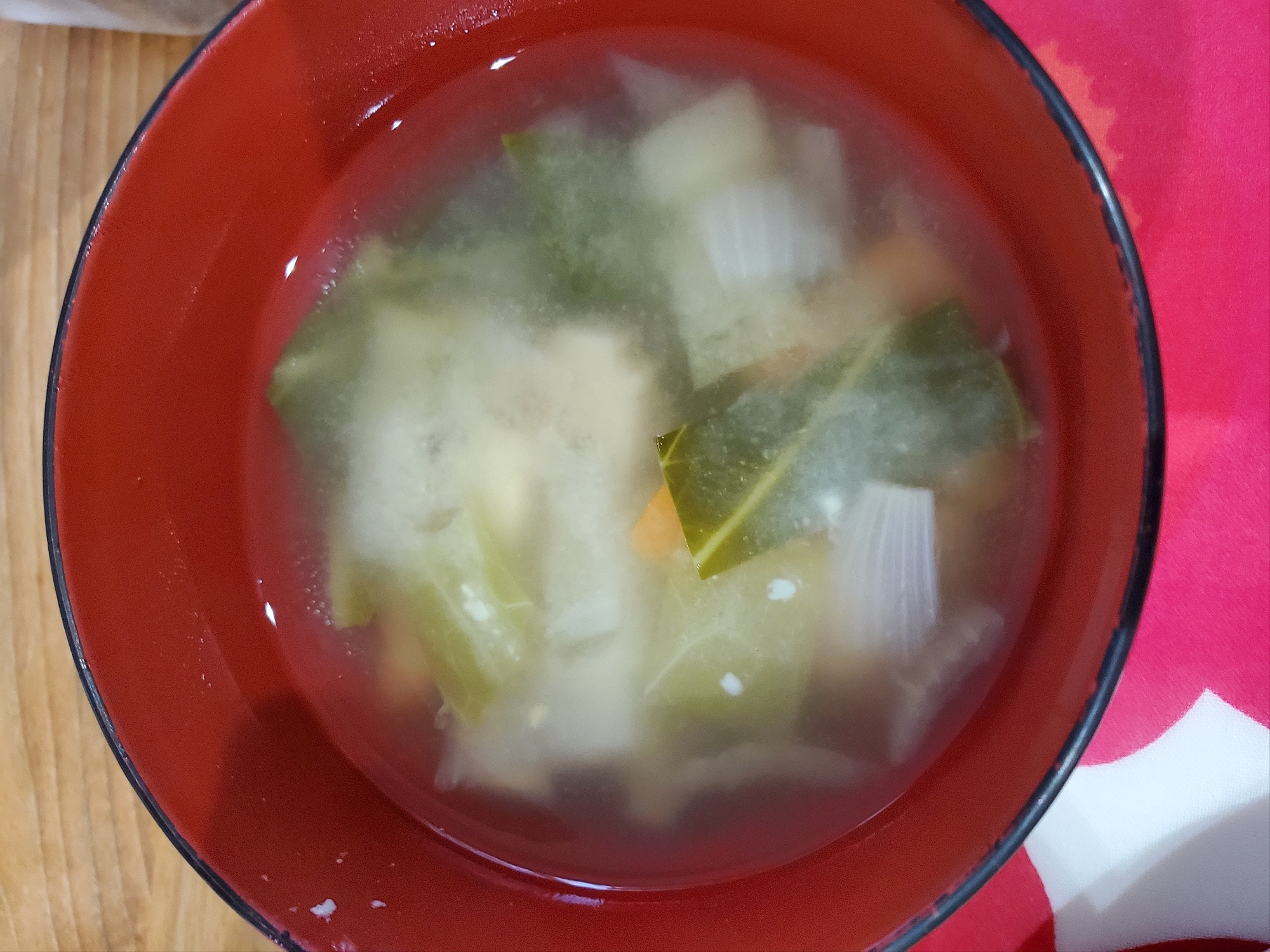 キャベツ、玉ねぎ、人参、大根の味噌汁