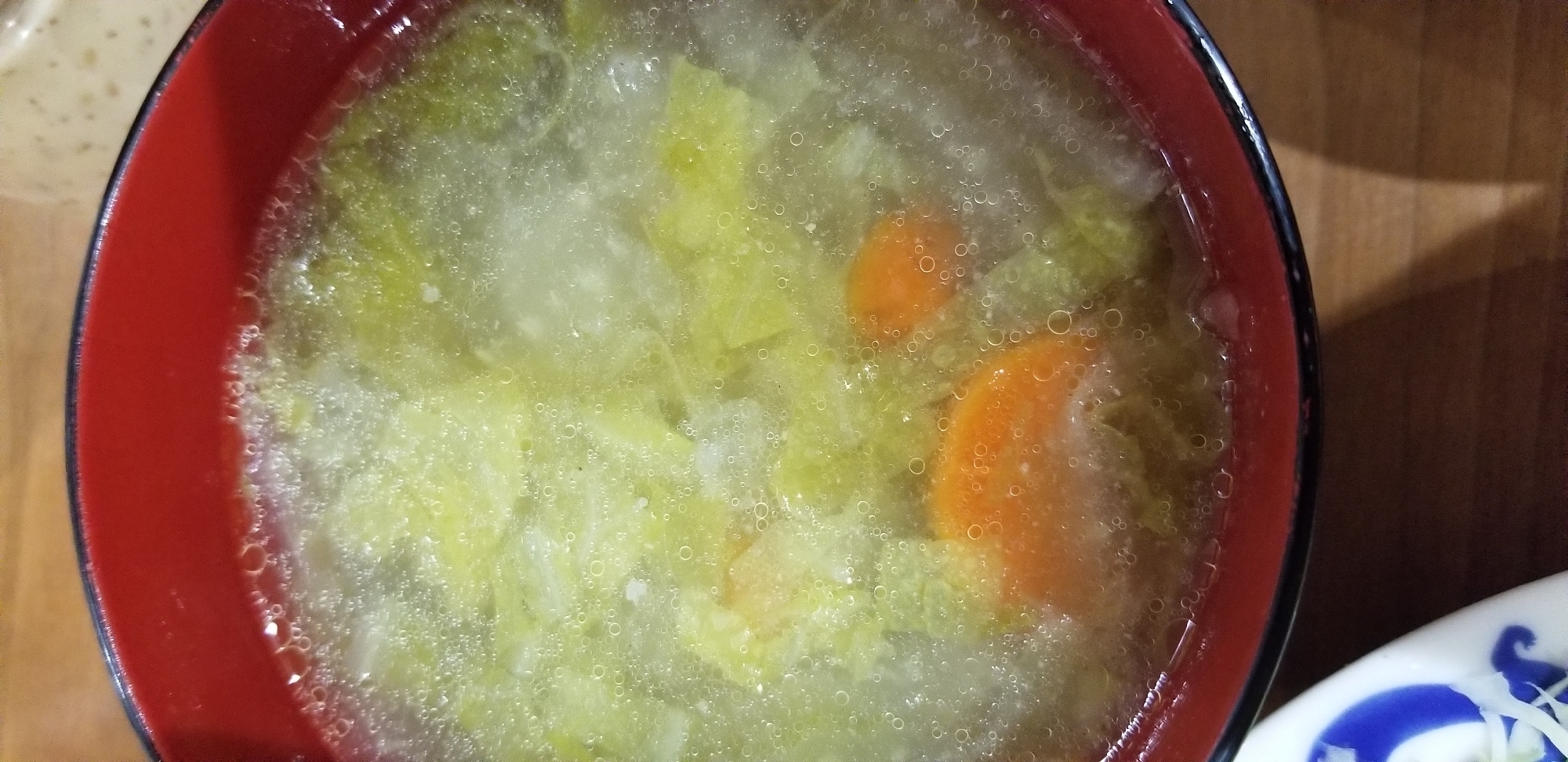 白菜、人参の中華スープ