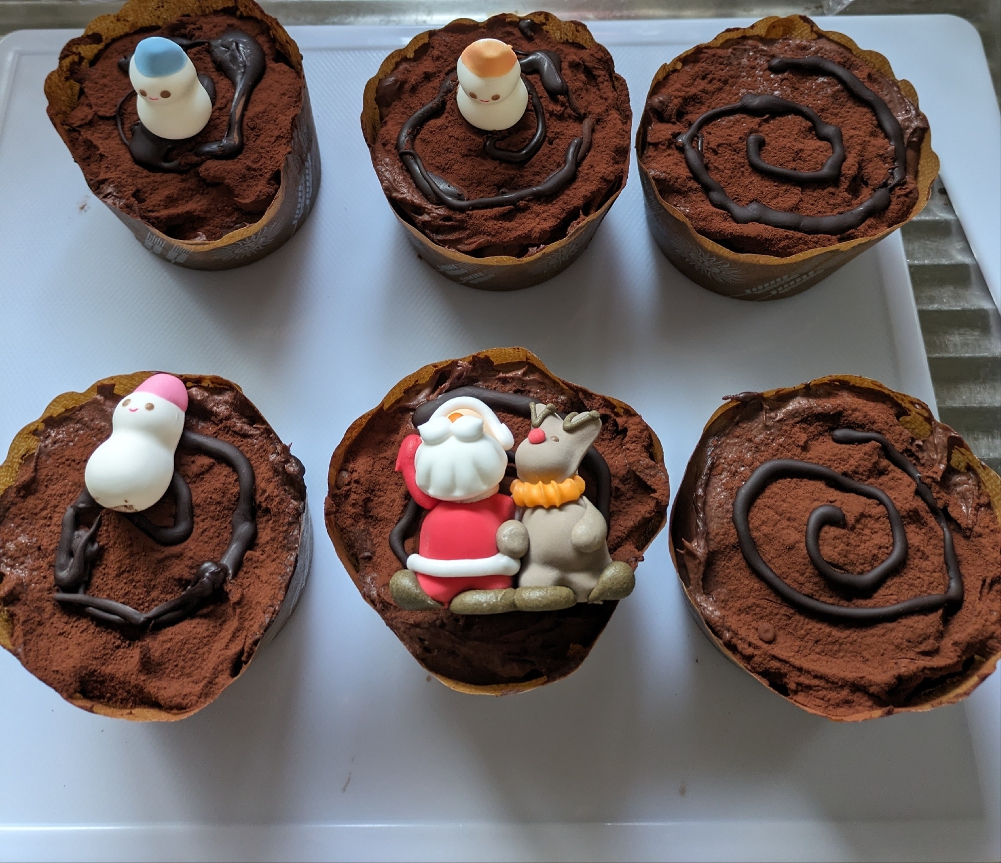 ヴァローナ プチブッシュドノエル型 ブッシュドノエル風☆チョコレートカップケーキ ヴァローナ プチ