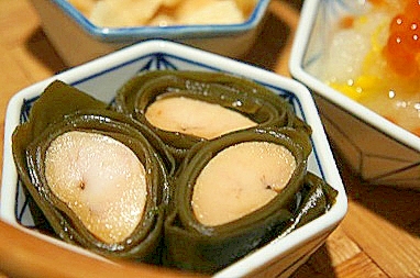 日本酒にもワインにも、秋鮭白子の昆布巻き