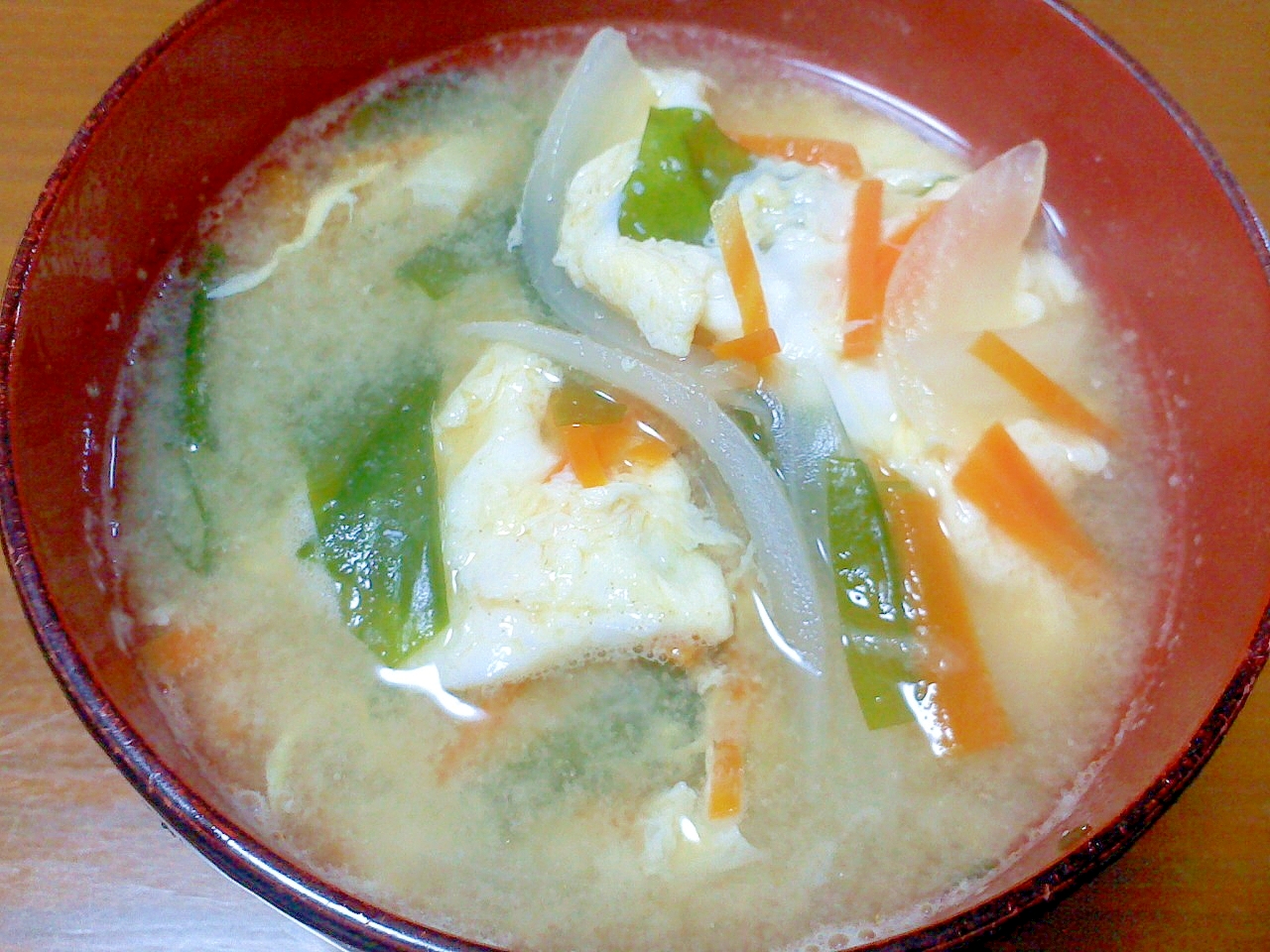 人参 玉ねぎ わかめ たまごの味噌汁 レシピ 作り方 By イ シュリー 楽天レシピ 人参 玉ねぎ わかめ たまごの味噌汁 レシピ 作り方 By イ シュリー 楽天レシピ