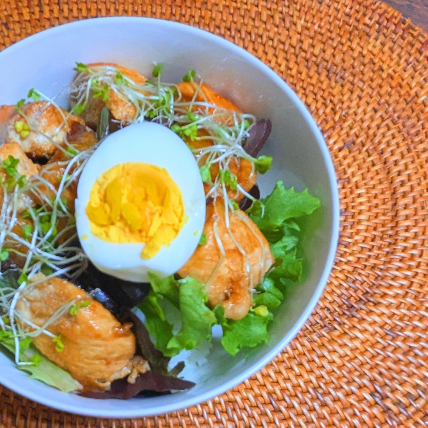 ニンニク醤油の鶏丼