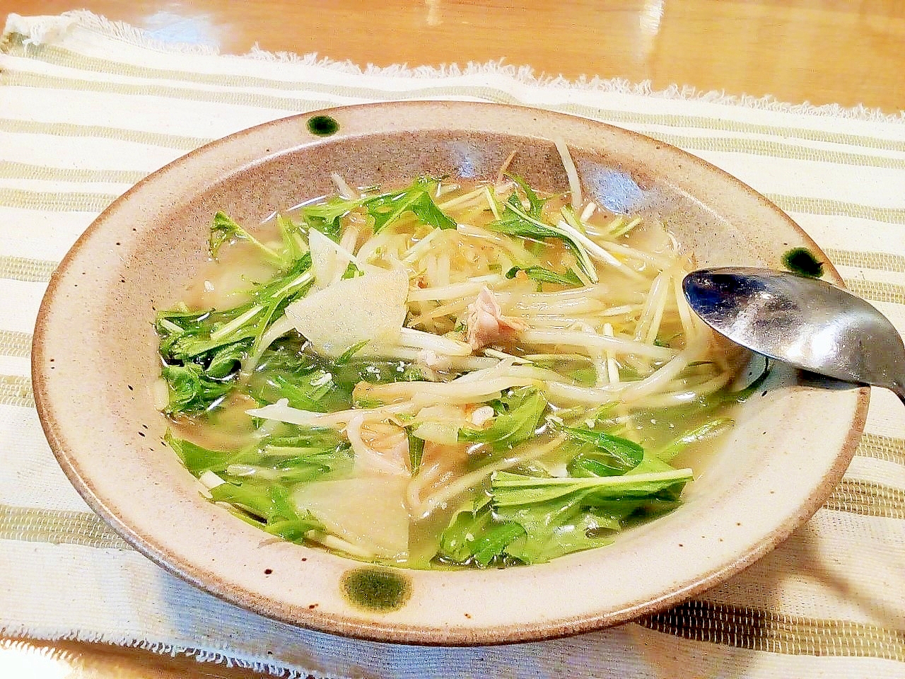 ♪角煮の茹で汁で♡水菜ともやしの中華スープ♪