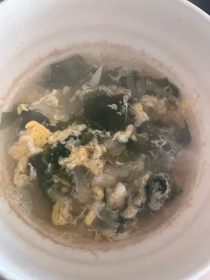簡単すぐできる!玉ねぎとワカメの☆コンソメ卵スープ