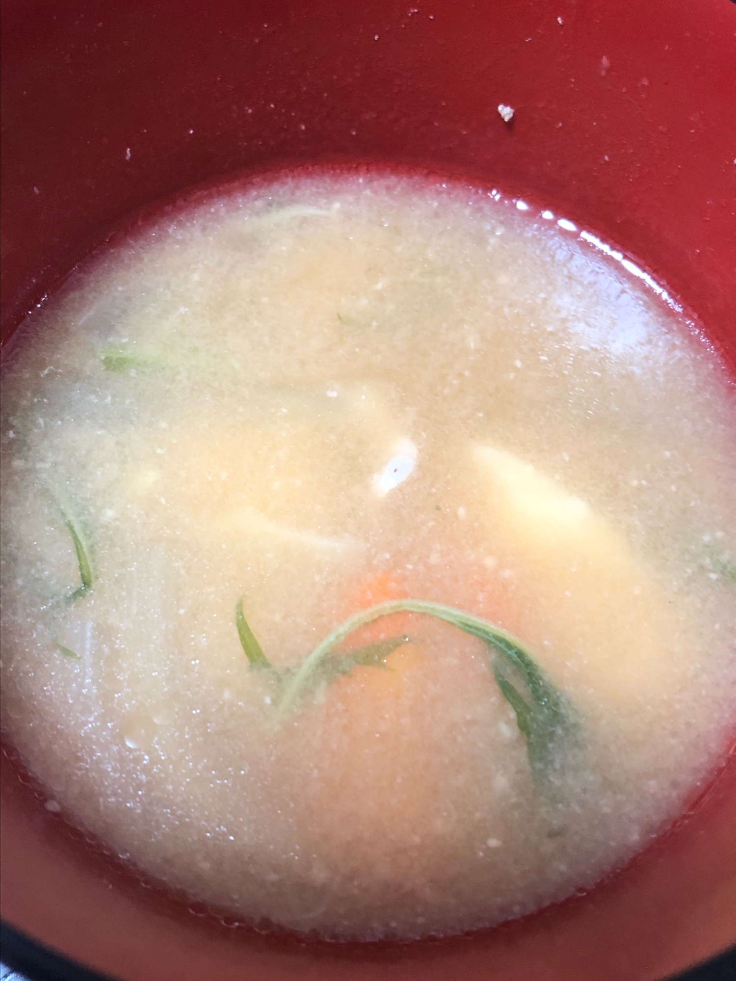水菜とにんじんの味噌汁