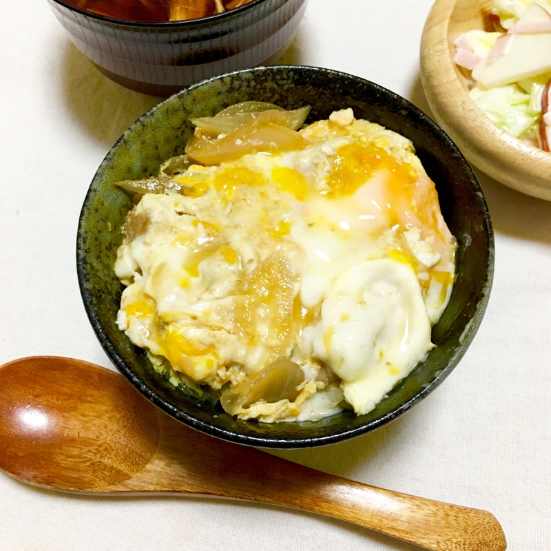 味付け3つで！鶏むねと玉ねぎの簡単親子丼♡