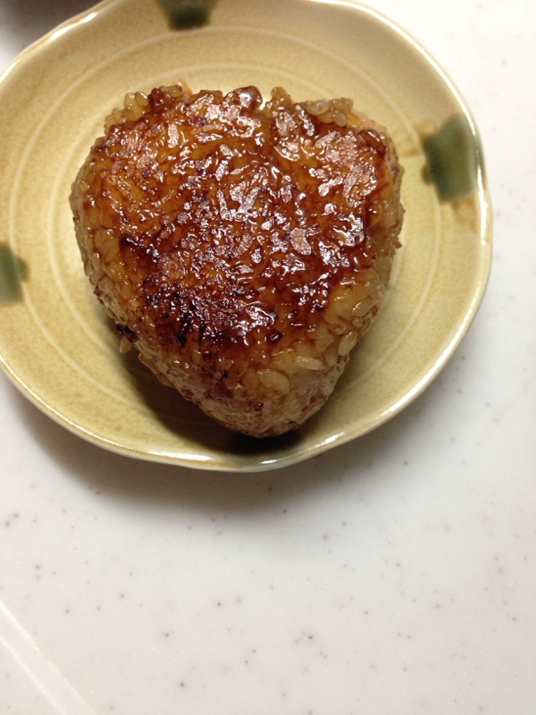 焼肉のタレで 焼きおにぎり レシピ 作り方 By Xmickyx 楽天レシピ