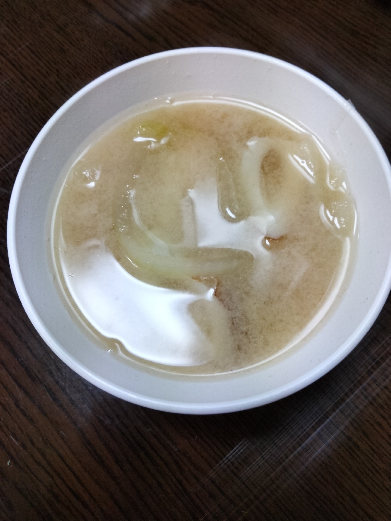 玉ねぎとちくわの味噌汁
