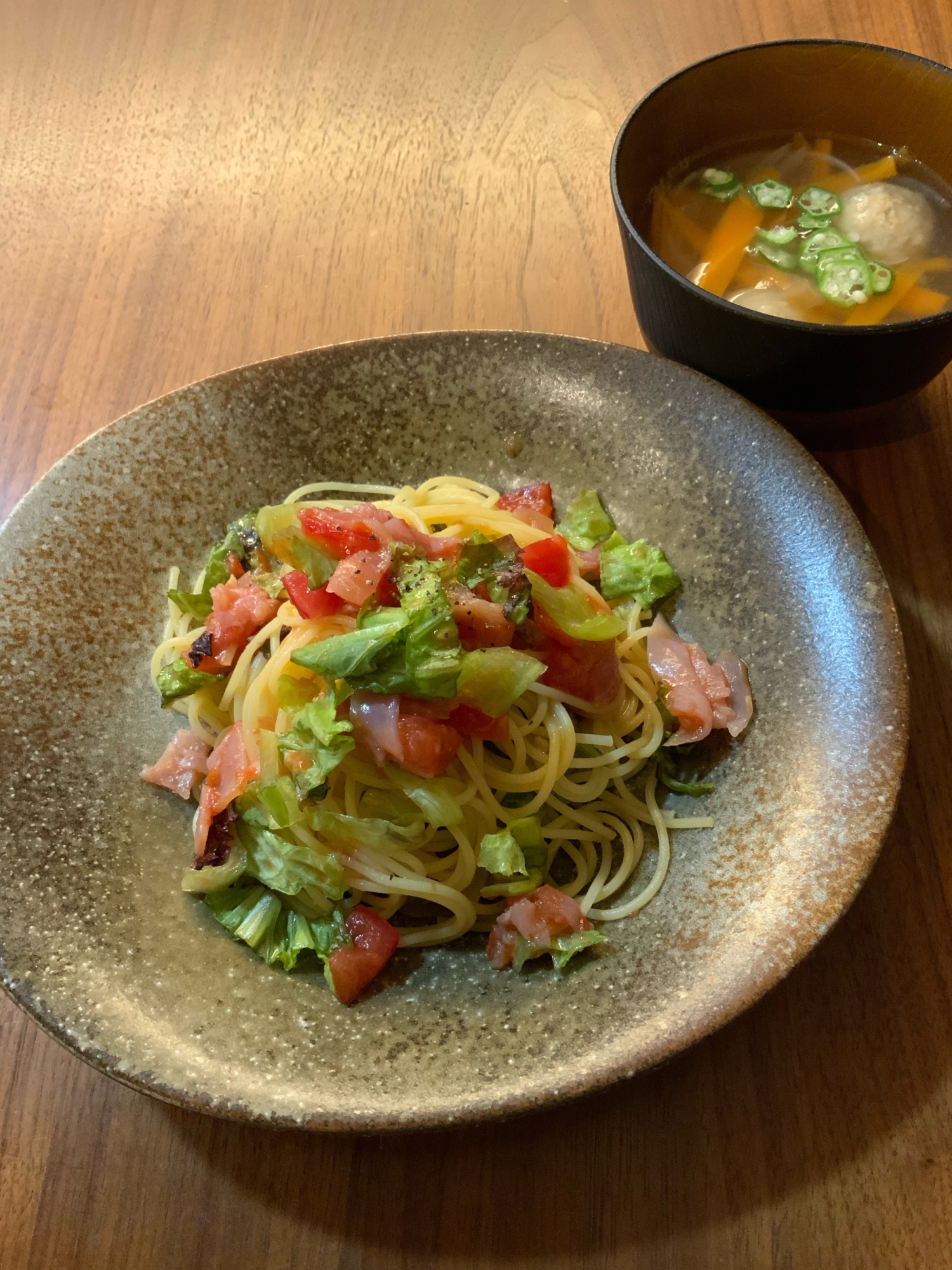 生ハムとサニーレタスのパスタ