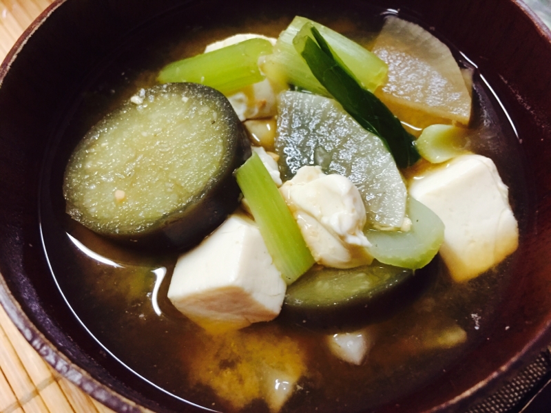 ダイコンと葉&ナス&豆腐の味噌汁