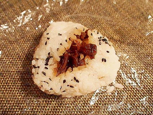 時雨煮と胡麻の生姜風味おにぎり