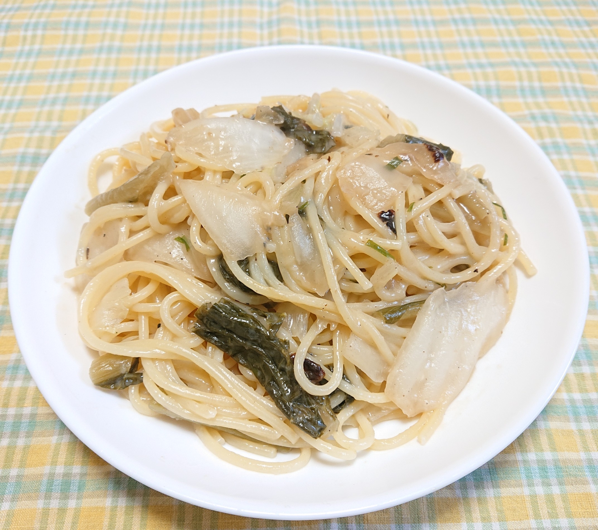 シチューのルウで☆小松菜と白菜のクリームパスタ