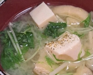 豆腐と水菜と小ねぎの味噌汁