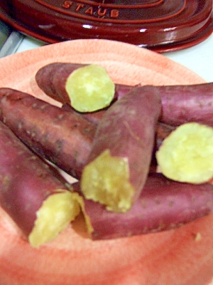ストウブ鍋で超簡単　蒸し焼き芋