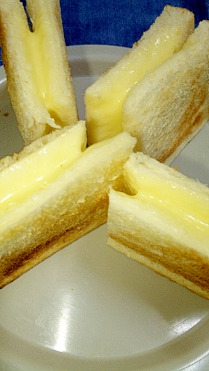 レンジで簡単！とろ～りチーズのホットサンド