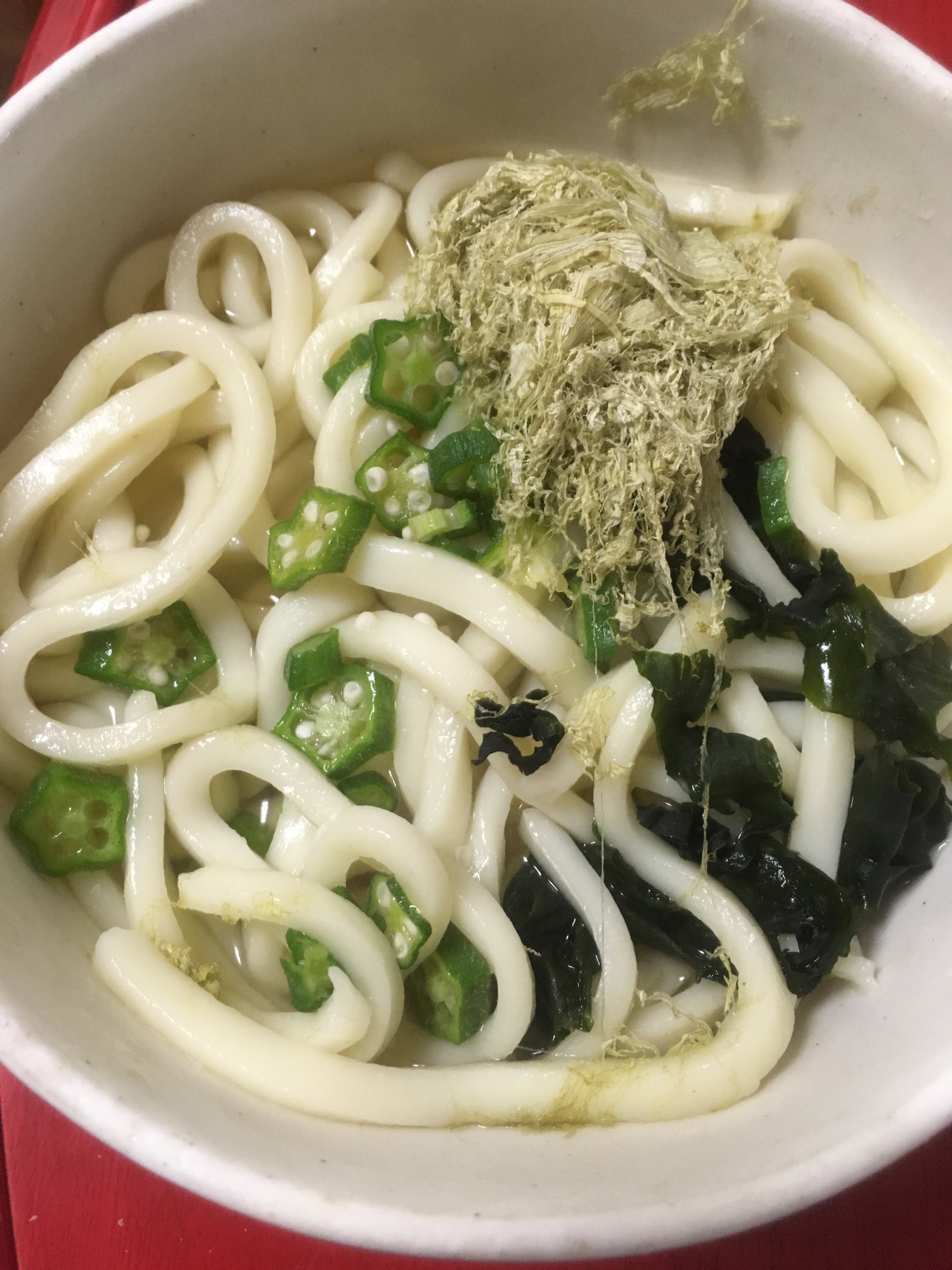 巣ごもり昼食 おくら、わかめ、とろろ昆布のうどん