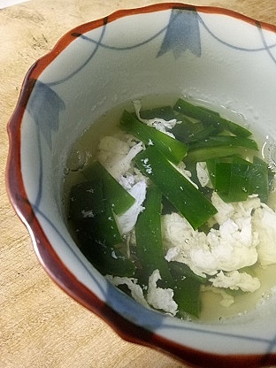 白だしと醤油で作るニラ玉スープ