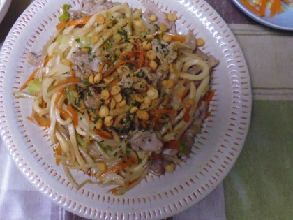 ごぼう、もやし、ねぎ、豚ひき肉、ソース焼きうどん