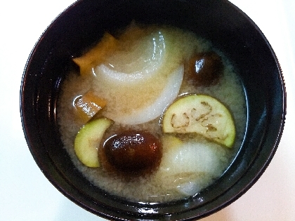 大根と新玉葱と茄子のお味噌汁(^○^)