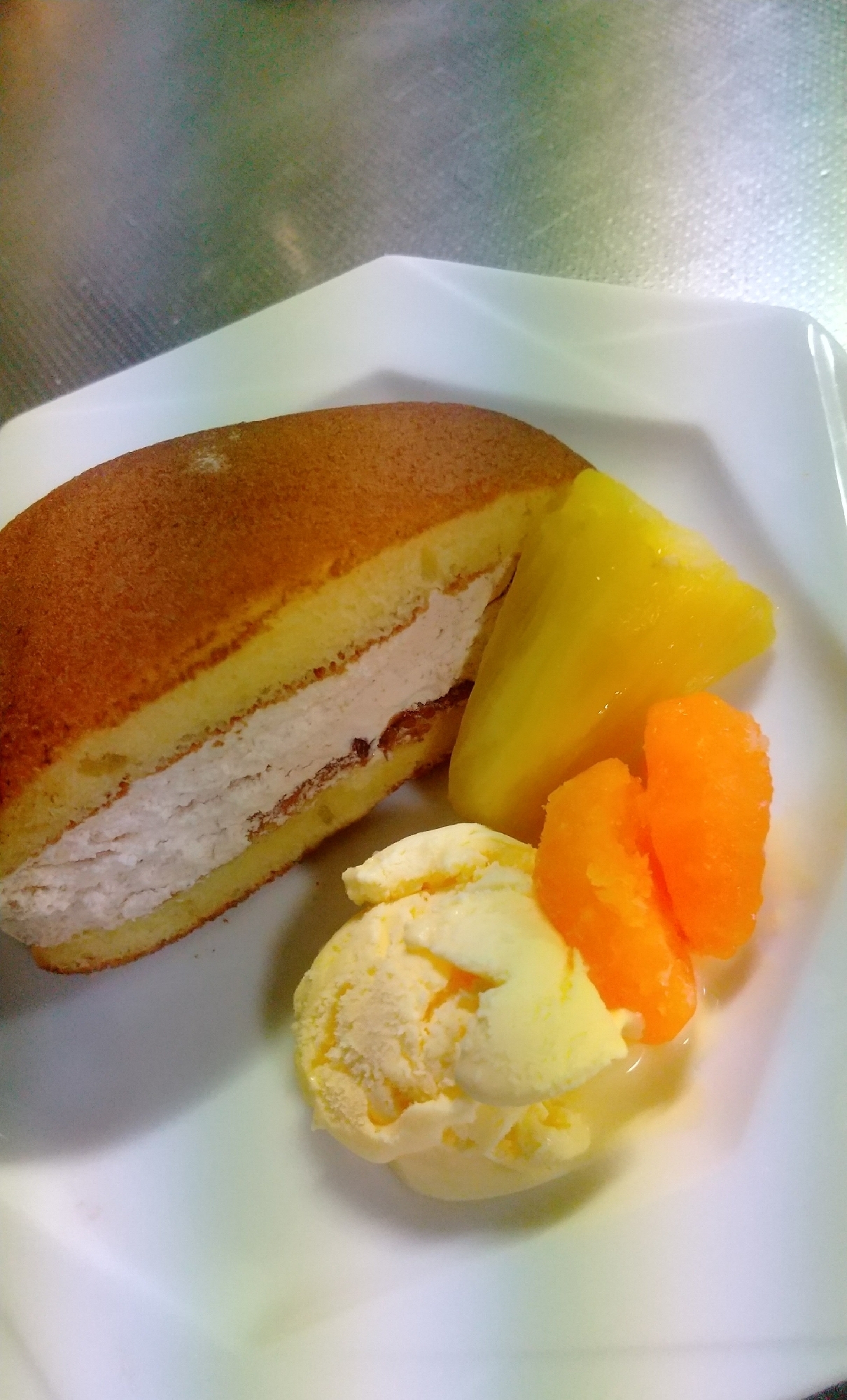 バレンタインに！ホイップサンドパンケーキ