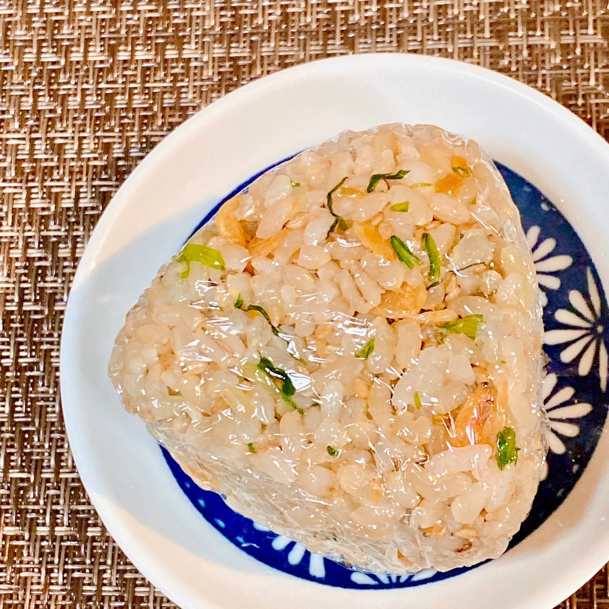 干しエビと水菜のトムヤムおにぎり